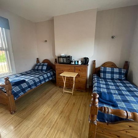 Abbey Guest House Милтон-Кейнс Экстерьер фото
