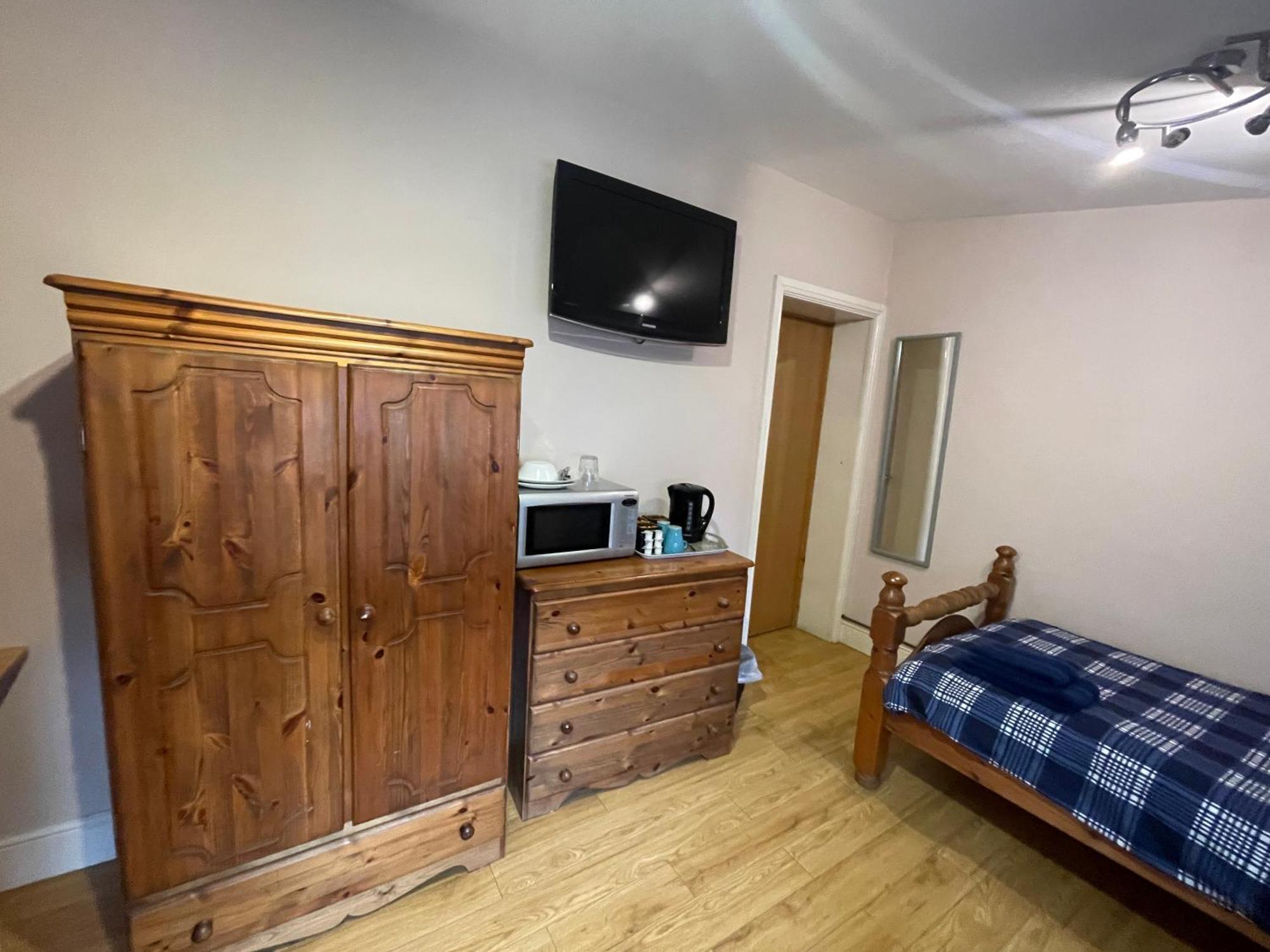 Abbey Guest House Милтон-Кейнс Экстерьер фото