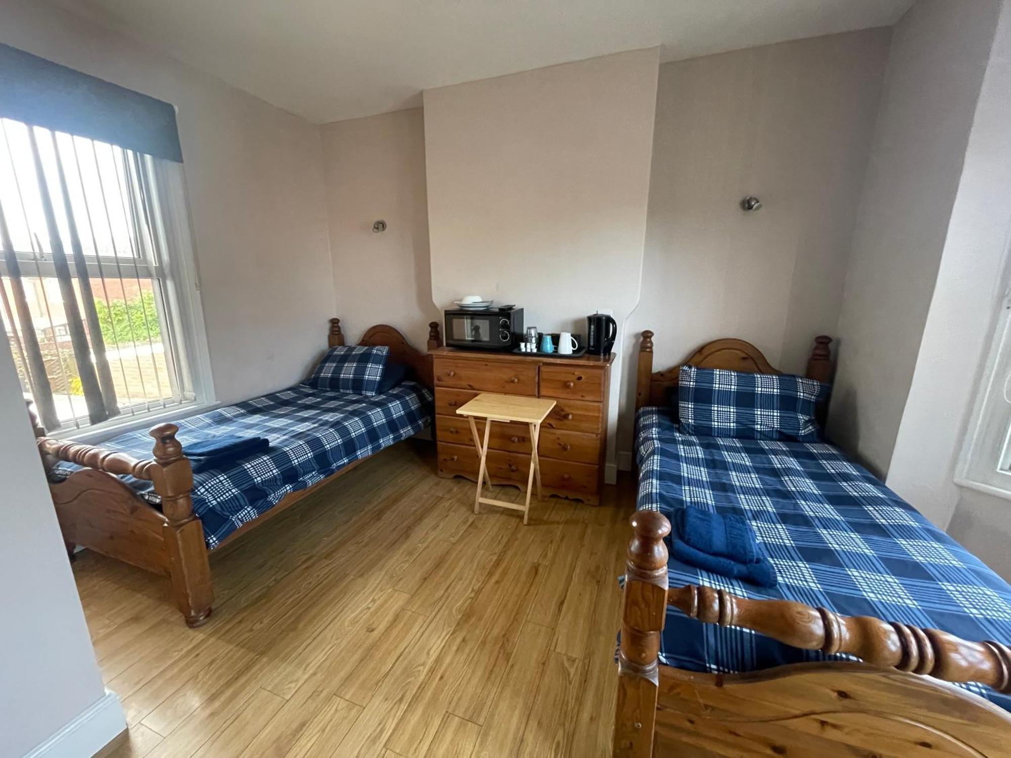 Abbey Guest House Милтон-Кейнс Экстерьер фото