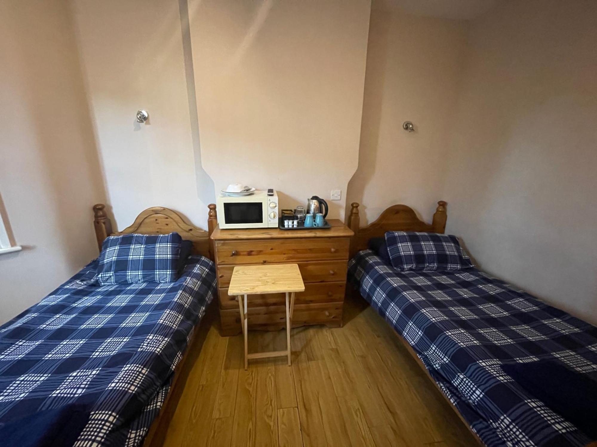 Abbey Guest House Милтон-Кейнс Экстерьер фото